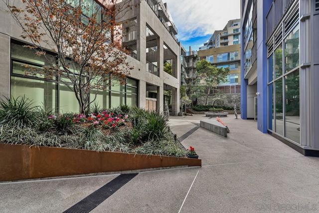 321 10th Avenue, San Diego CA: https://media.crmls.org/mediaz/28f72c95-35be-43bd-8b72-dd52a91c085d.jpg