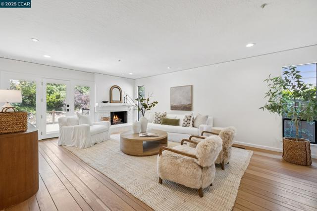 718 AUGUSTA DRIVE, Moraga CA: https://media.crmls.org/mediaz/28f7b2d5-ffa8-4595-925b-b2c02ab9d7a1.jpg