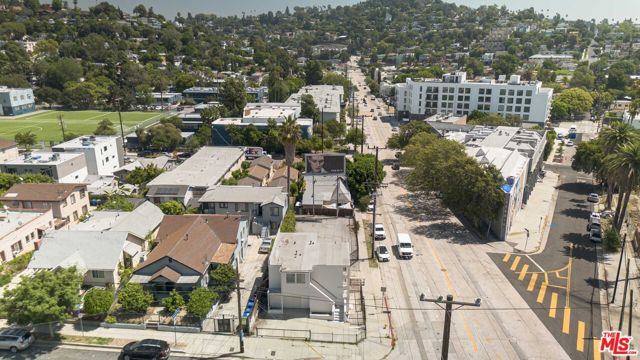 4281 Fountain Avenue, Los Angeles, California 90029, 3 Bedrooms Bedrooms, ,2 BathroomsBathrooms,Single Family Residence,For Sale,Fountain,24371307