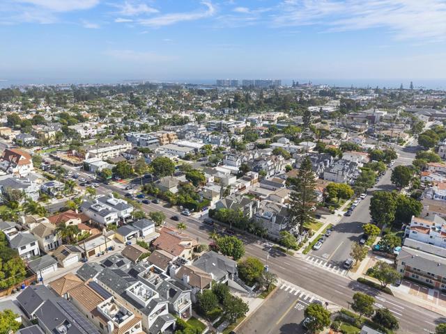375 E Avenue, Coronado CA: https://media.crmls.org/mediaz/28f96960-a55b-4aca-bd88-15bd3446a1b1.jpg