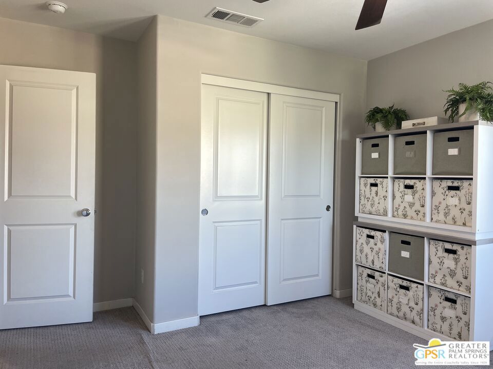 https://media.crmls.org/mediaz/28f9f3cd-29bf-4bbb-94cc-e27facb3659b.jpg?preset=X-Large