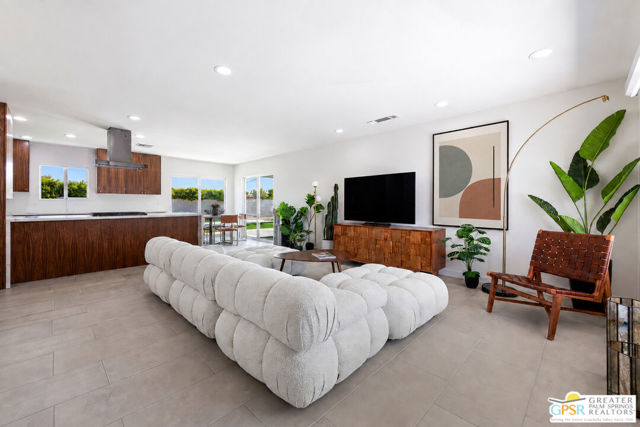 2002 N Whitewater Club Drive, Palm Springs, CA 92262