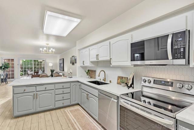 2600 Torrey Pines Rd, La Jolla CA: https://media.crmls.org/mediaz/28fa0e6c-dcb2-49fc-ac94-315b3bafce4d.jpg