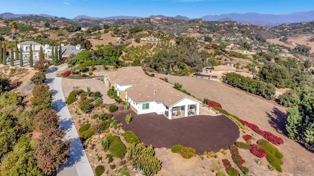 3026 Via Loma, Fallbrook CA: https://media.crmls.org/mediaz/28faa1f6-0054-4349-87d0-c1b84d5c3cdc.jpg