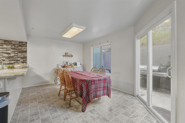 Detail Gallery Image 7 of 17 For 320 Rolling Hills Ln, San Marcos,  CA 92069 - 3 Beds | 2 Baths