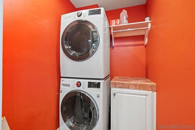 9835 Edgelake Dr, La Mesa CA: https://media.crmls.org/mediaz/28fb5b68-a5d5-4c18-957a-443d101dab77.jpg