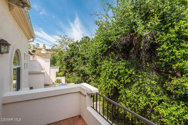 1025 Sunset Oak Circle, Newbury Park CA: https://media.crmls.org/mediaz/28fbb2be-efa3-4379-a8bc-41999f4658bc.jpg