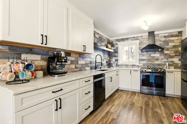18547 Collins Street, B1 photo 3