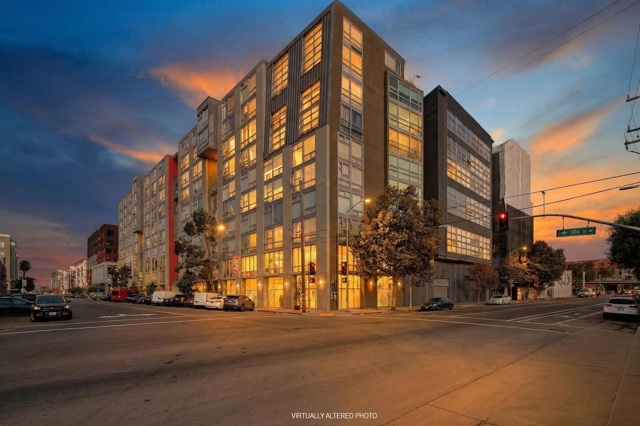 311 Oak St, Oakland CA: https://media.crmls.org/mediaz/28fc598e-af01-405d-a4c6-808a56c8f108.jpg