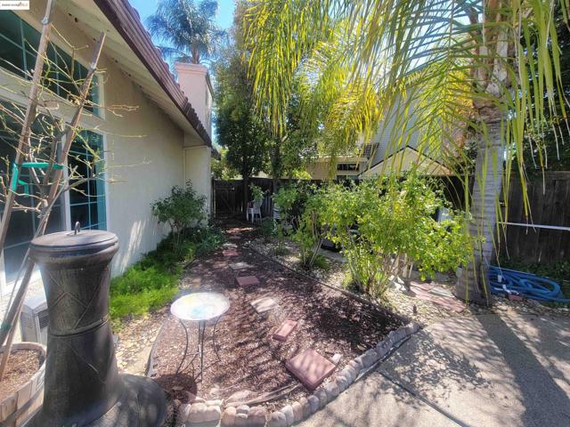 4729 Matterhorn Ct, Antioch CA: https://media.crmls.org/mediaz/28fc5ee8-9a36-45d1-bbba-0a9331cd2f0a.jpg