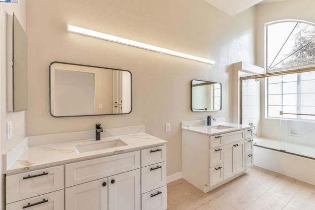 19723 Redwood Rd, Castro Valley CA: https://media.crmls.org/mediaz/28fc625c-0da0-49f6-a250-831a1e17d832.jpg