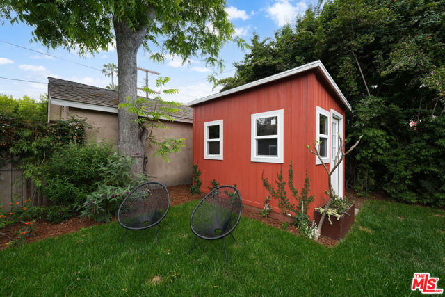 607 S Orange Drive, Los Angeles CA: https://media.crmls.org/mediaz/28fc9bd5-03cd-438e-8d18-5accb214c1b3.jpg