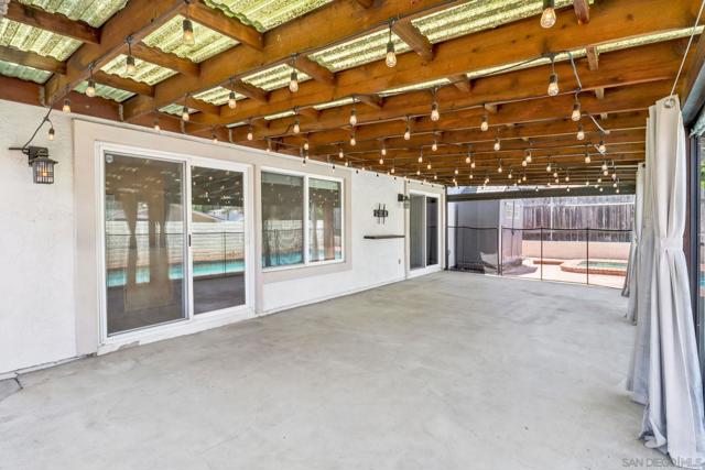 13002 Standish Dr, Poway CA: https://media.crmls.org/mediaz/28fcbdde-5420-4acc-beed-73075d6dd943.jpg