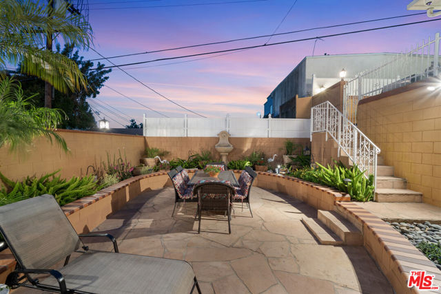 4134 W 60th Street, Los Angeles CA: https://media.crmls.org/mediaz/28fcc1bf-b8fd-429b-93d3-06c87da24290.jpg