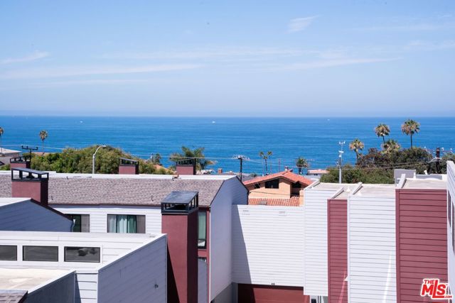 407 Camino De Las Colinas, Redondo Beach, California 90277, 3 Bedrooms Bedrooms, ,2 BathroomsBathrooms,Residential,Sold,Camino De Las Colinas,22186626