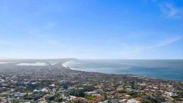 5918 Germaine Lane, La Jolla CA: https://media.crmls.org/mediaz/28fd3fb6-d55c-4b7a-803e-044bc14b1460.jpg