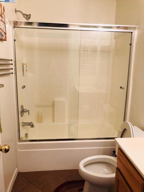 644 Artisan Pl, Hayward CA: https://media.crmls.org/mediaz/28fdb20e-d54d-49a9-a245-d68d290daa60.jpg