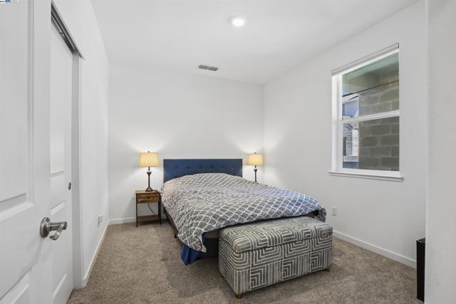 3062 Beaded Mist Walk, Sacramento CA: https://media.crmls.org/mediaz/28fde487-f8ef-4a03-80d5-498a5c2568ee.jpg