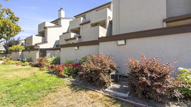 2201 The Alameda, Santa Clara CA: https://media.crmls.org/mediaz/28fdf61a-5d02-4625-a040-81ddd1174c64.jpg