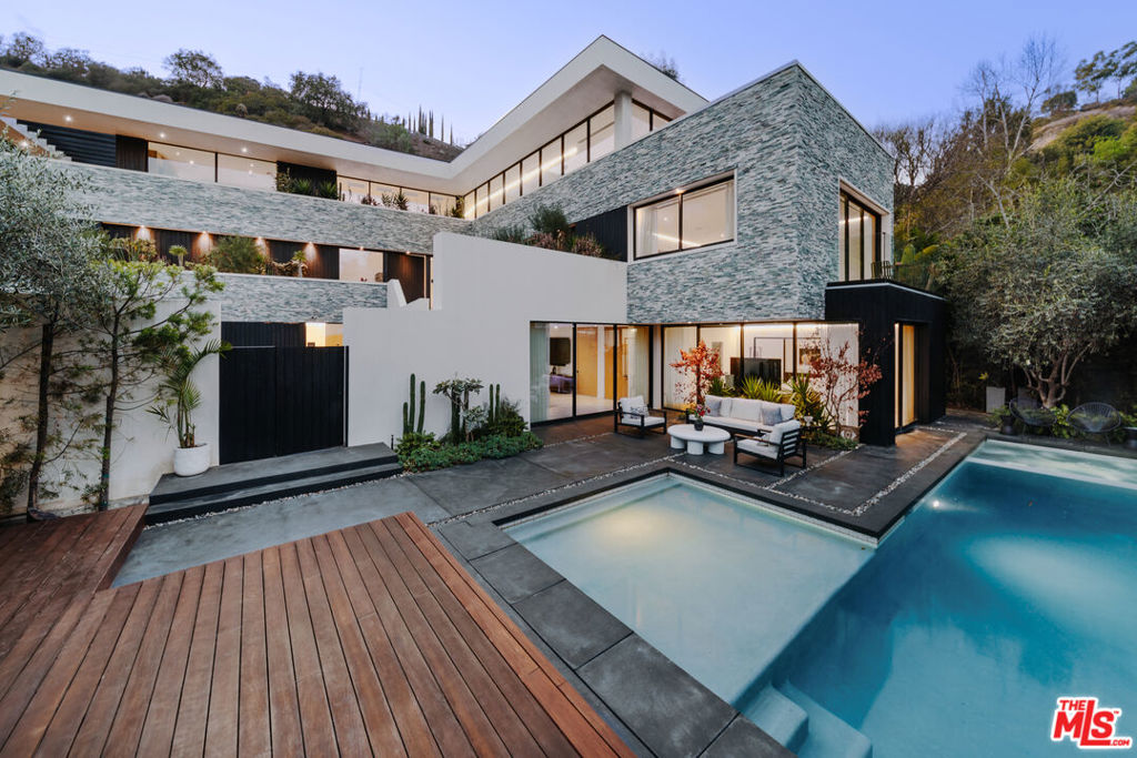 7681 Willow Glen Road — Contemporary
