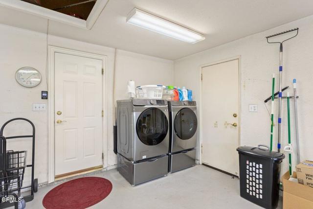 2505 E Lizbeth Avenue, Anaheim CA: https://media.crmls.org/mediaz/28fe033f-4088-4454-ac2e-c250974c59cc.jpg
