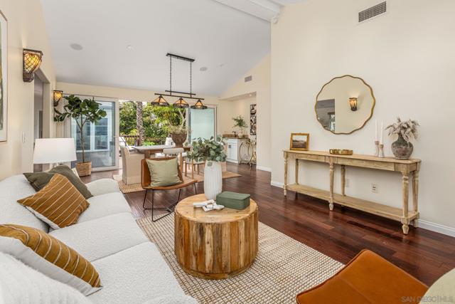 7940 La Jolla Shores Dr, La Jolla CA: https://media.crmls.org/mediaz/28fe3125-2d49-4871-a851-91f23ea4f6e6.jpg