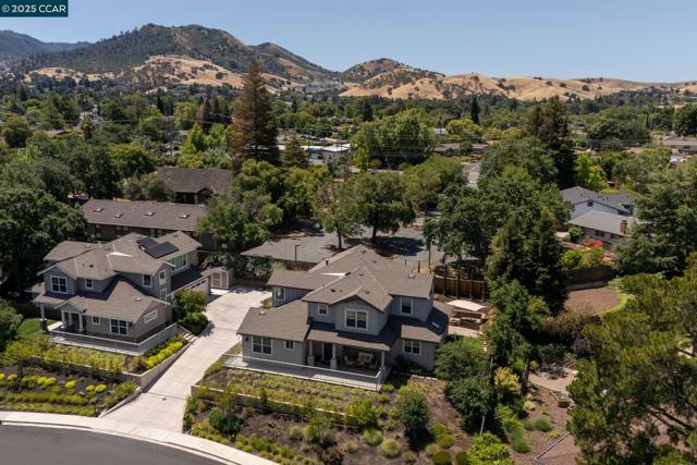 5540 Southbrook Drive, Clayton CA: https://media.crmls.org/mediaz/28fe36aa-32d9-4744-8bdd-0b28c7b62d95.jpg