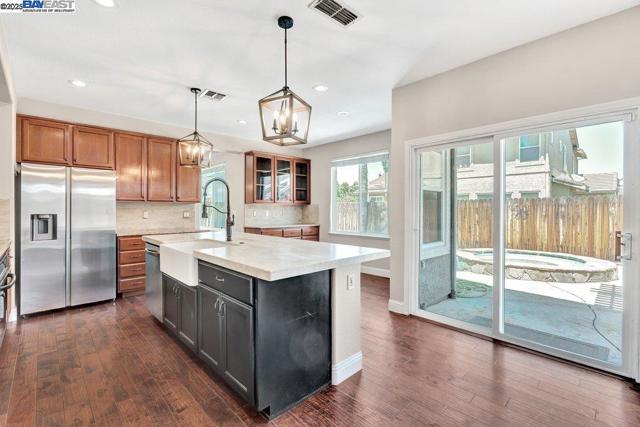 2315 Sabrina Way, Tracy CA: https://media.crmls.org/mediaz/28fe6fbd-ba06-42ef-ae5d-1844a420215d.jpg