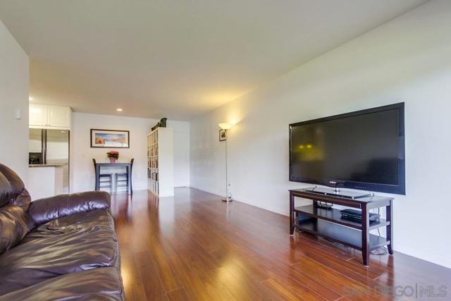 2609 Pico Pl, San Diego CA: https://media.crmls.org/mediaz/28fea5e9-6313-42f4-a150-3da70d05eeef.jpg