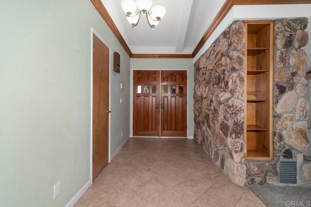 Detail Gallery Image 10 of 52 For 2382 Mirador, Vista,  CA 92084 - 3 Beds | 2/1 Baths