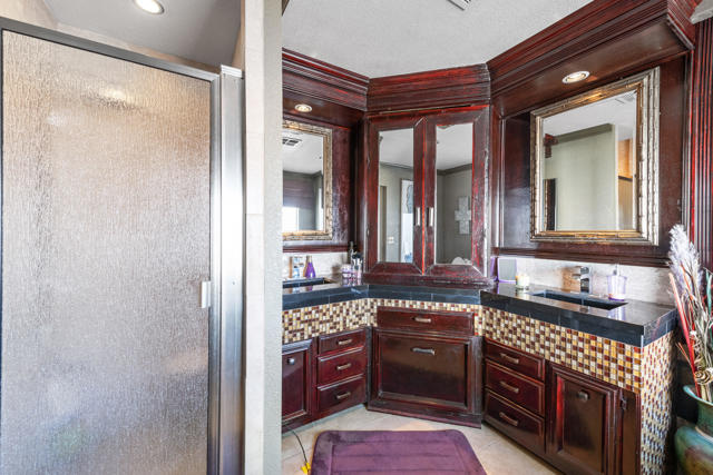18 Calle De Las Nubes, Palm Springs CA: https://media.crmls.org/mediaz/28ff1977-6afc-44b6-8806-078f79c26200.jpg