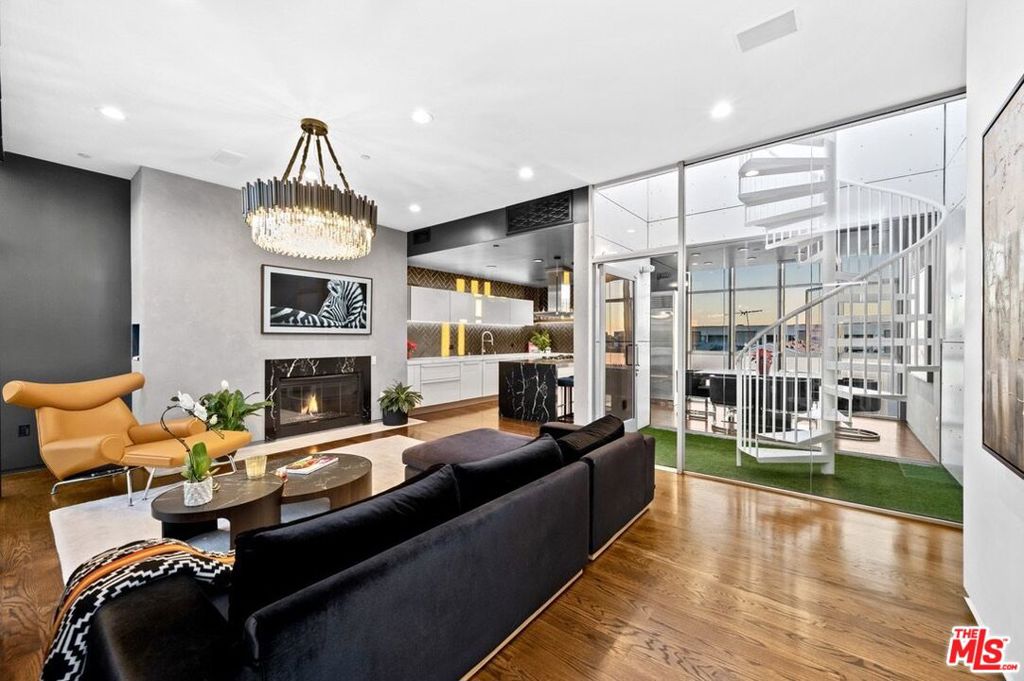 825 N Kings Road #PH1