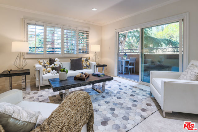 6700 Hillpark Drive, Los Angeles CA: https://media.crmls.org/mediaz/28fffae0-995d-447e-be5e-8ac435589143.jpg