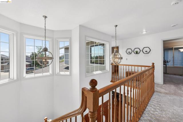 4963 Stoneridge Ct, Oakland CA: https://media.crmls.org/mediaz/290080c5-df6e-4e53-9660-6cb7fe527dd5.jpg