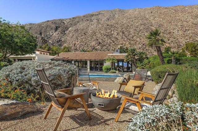 600 S La Mirada Road, Palm Springs CA: https://media.crmls.org/mediaz/2900e402-5ac1-4fde-88db-e7a2b5f2d146.jpg