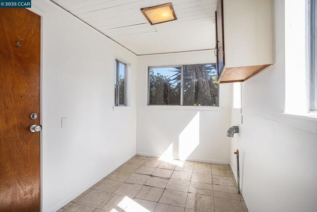 159 Ney Street, San Francisco CA: https://media.crmls.org/mediaz/2901073c-f3d6-4554-bc4f-399ed48b560f.jpg