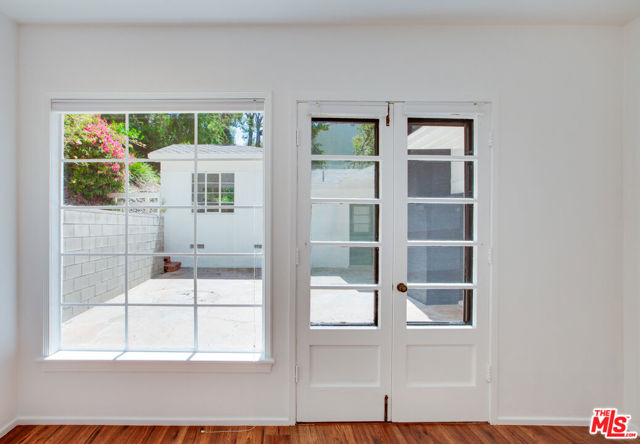 10321 Chrysanthemum Lane, Los Angeles CA: https://media.crmls.org/mediaz/29010b96-5b87-4084-a629-a36ec684fe36.jpg