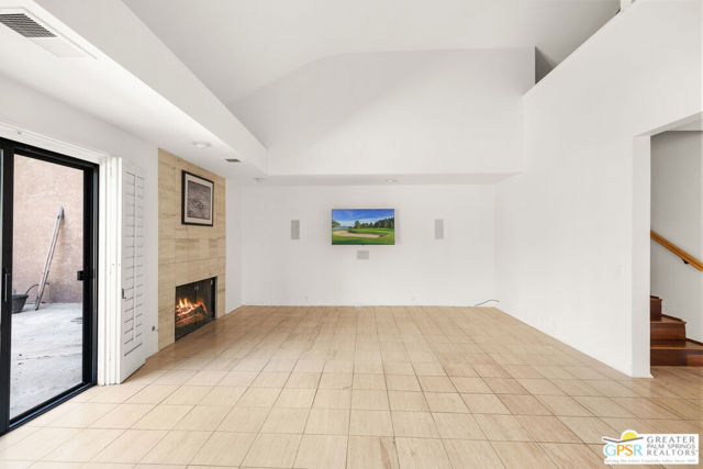 2910 Cervantes Court, Palm Springs CA: https://media.crmls.org/mediaz/290114d9-88af-4b6b-8cf3-56071864c8f2.jpg