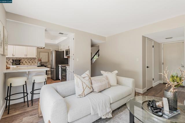2329 Sweetwater Dr, Martinez CA: https://media.crmls.org/mediaz/290170fd-6e48-4103-a578-fca755b9ad86.jpg