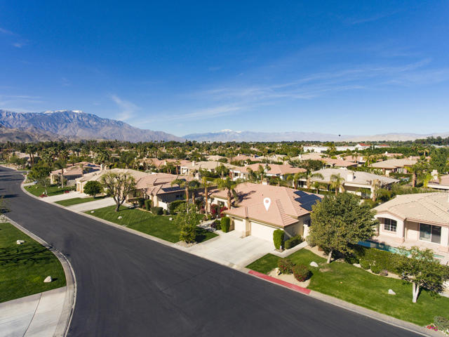 54 Camino Real, Rancho Mirage CA: https://media.crmls.org/mediaz/29017f33-670e-4f46-9047-555b7c52e8ea.jpg