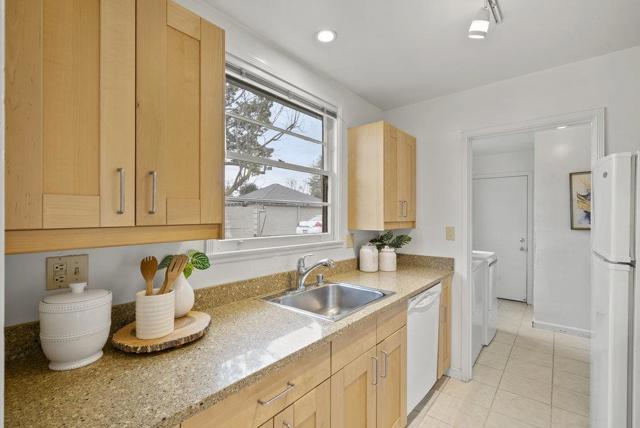10351037 Amarillo Avenue, Palo Alto CA: https://media.crmls.org/mediaz/2901bf6b-e253-4adb-bb7b-1ea0e215e663.jpg