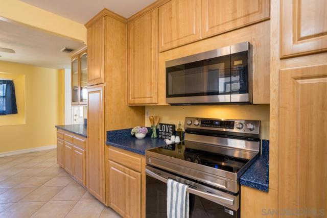 1187 Tangerine St, El Cajon CA: https://media.crmls.org/mediaz/29021376-de3b-4afe-b020-6d2453ef01dd.jpg