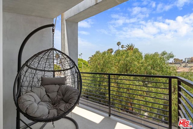 483 Carroll Canal Court, Venice CA: https://media.crmls.org/mediaz/2902b2df-931c-420a-9380-62d9fb1f5eec.jpg