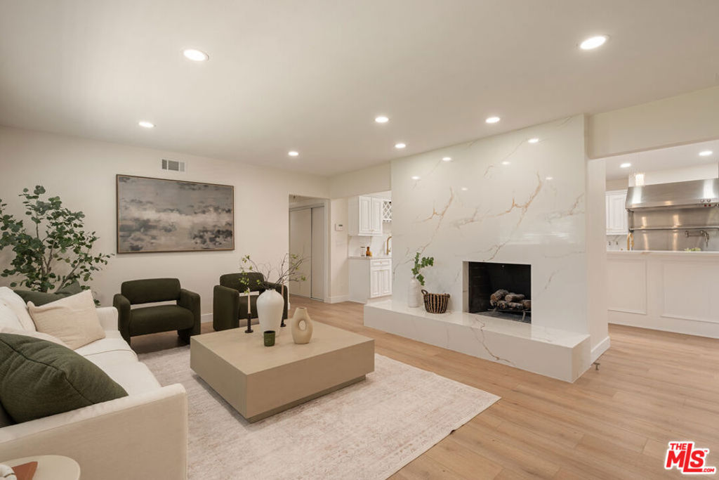 1010 E Leadora Avenue