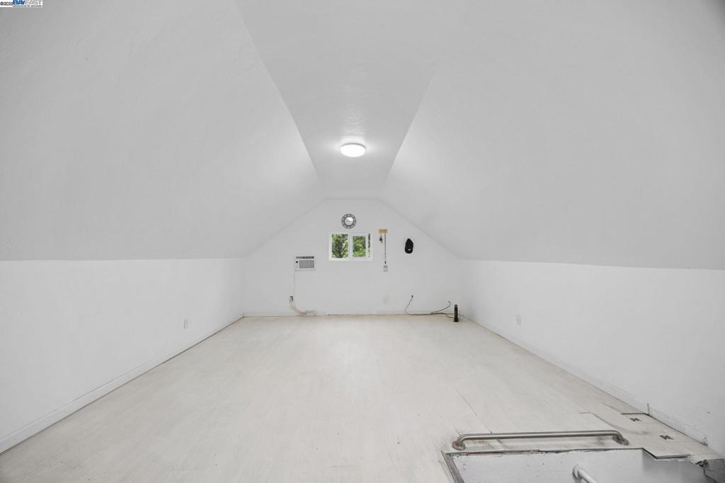 https://media.crmls.org/mediaz/2902ecb1-f39d-4ecf-b7e4-a011778dd034.jpg?preset=X-Large