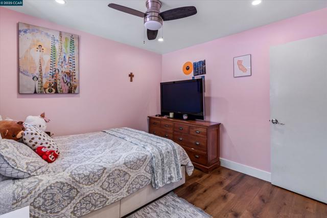 Image 16 of 22 For 8037 Santa Barbara Dr