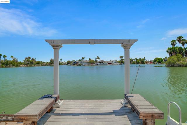 5260 Laguna Ct, Discovery Bay CA: https://media.crmls.org/mediaz/29037867-6136-4807-9448-6060f7b389e9.jpg