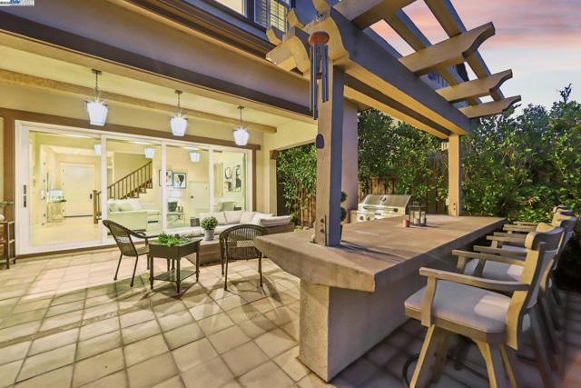 3885 Highpointe Ct, Dublin CA: https://media.crmls.org/mediaz/290393f3-c887-4305-aa2d-10ed96c1271e.jpg