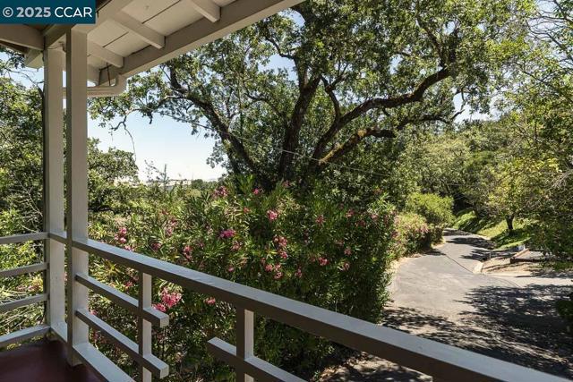 877 Mountain View Dr, Lafayette CA: https://media.crmls.org/mediaz/2903b7a1-f042-4f10-ada2-b3dea0c7c1a5.jpg