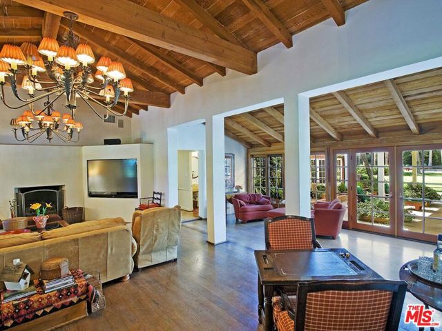 17545 Parthenia Street, Sherwood Forest CA: https://media.crmls.org/mediaz/2903c663-af39-4bb5-8bb6-63ff9cfb4165.jpg
